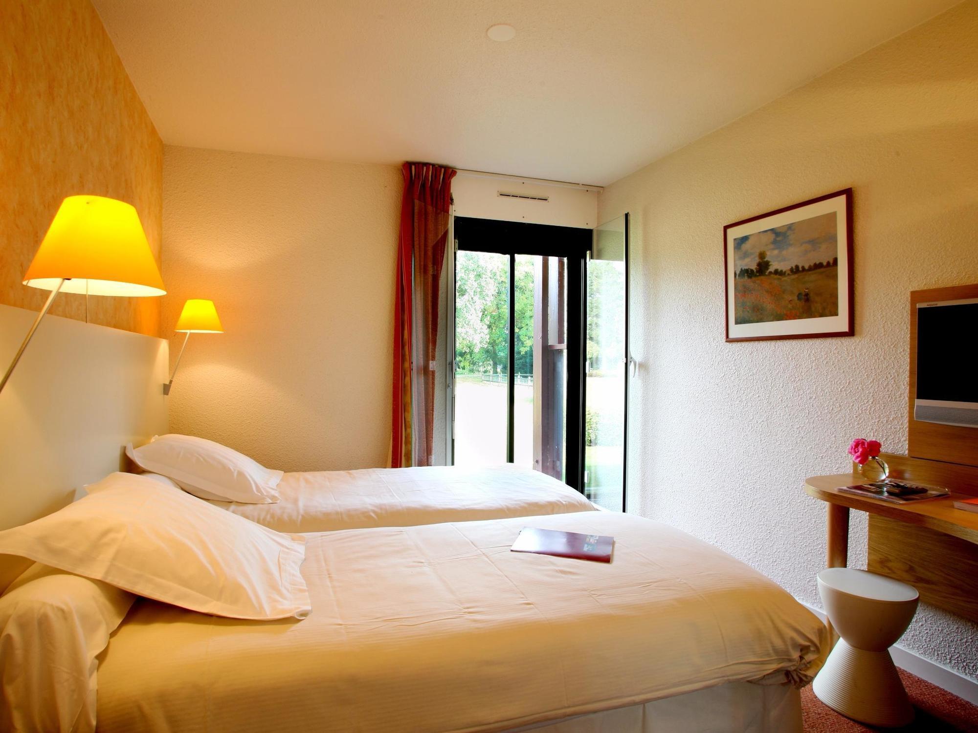 Hotel Logis Ar Milin Châteaubourg Esterno foto